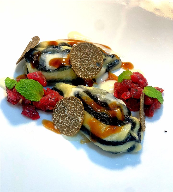 Culurgiones al tartufo, menta, pecora e pecorino